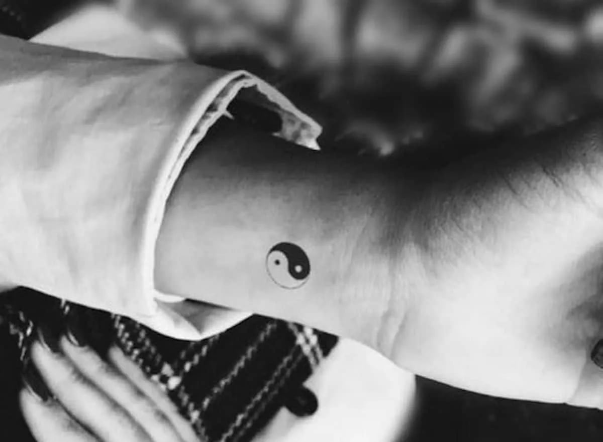 Tatuaż yin yang znaczenie - odkryj głębię symboliki i interpretacji