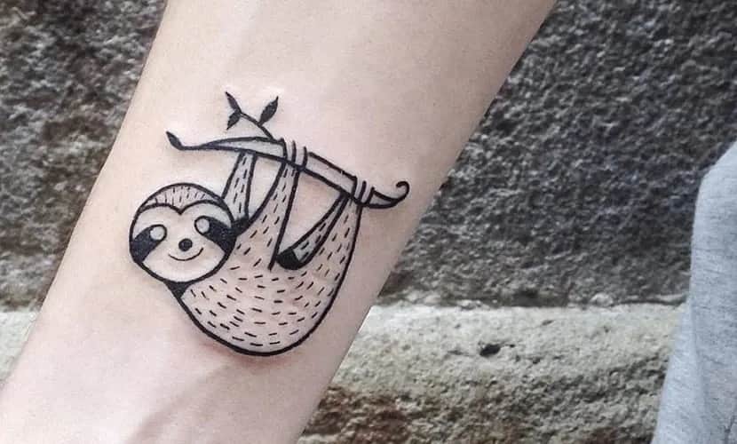 Tatuaż leniwiec znaczenie: odkryj jego głęboką symbolikę i sens